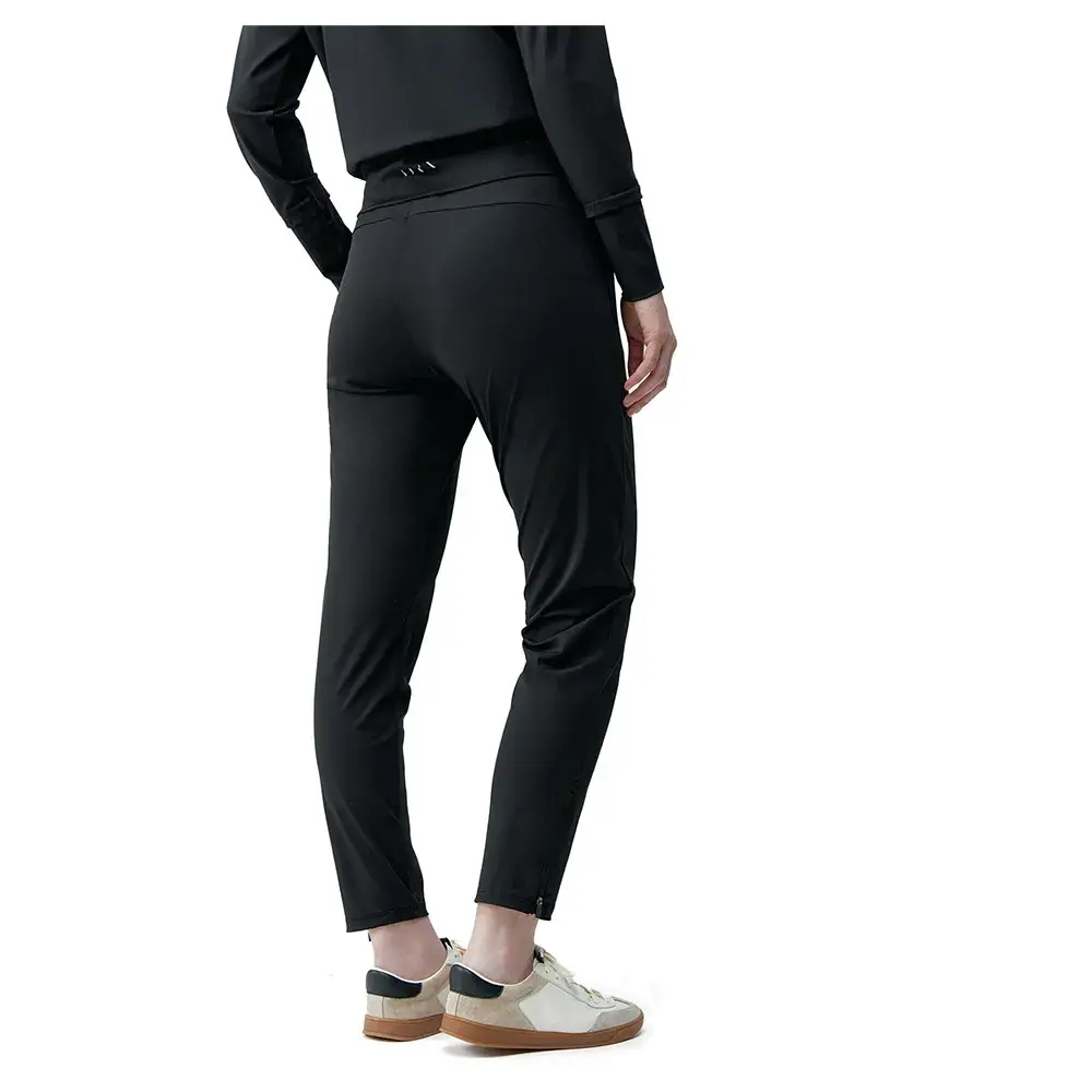 born-living-yoga-airla-joggers (1).webp