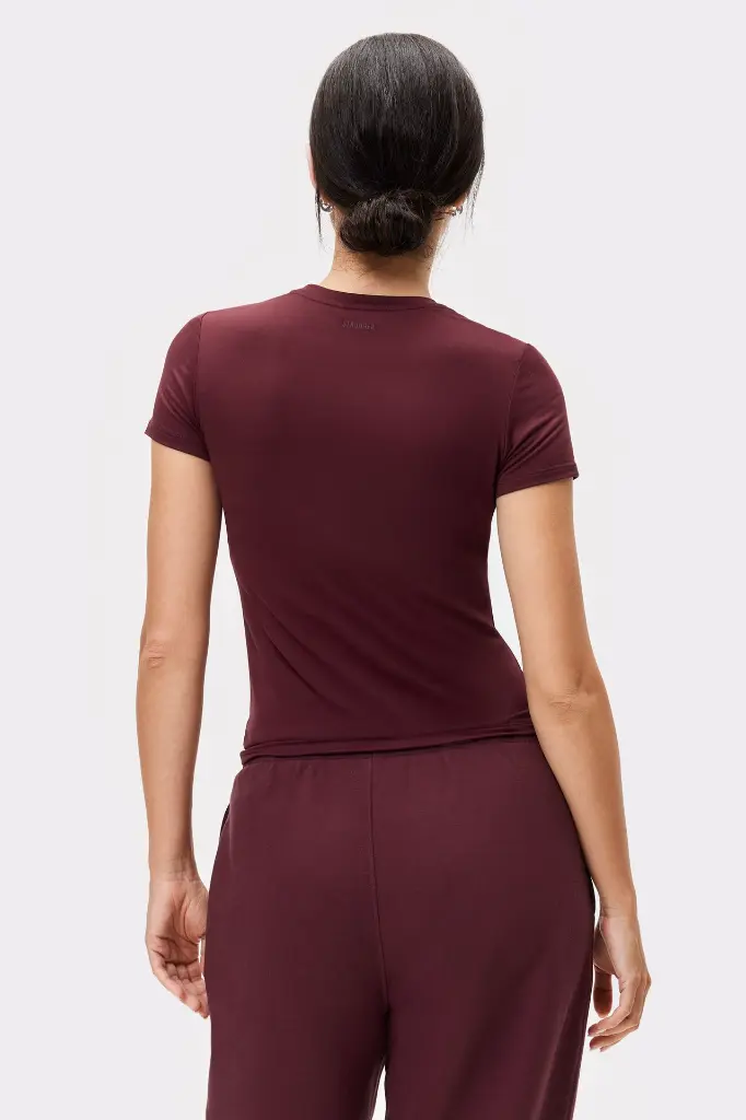 STRONGER-U851_1058-The One T-shirt_Port Royal-02.webp