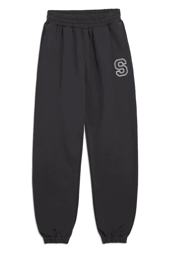 STRONGER-L989_1055-Essential Sweatpants_Bristol Black-P01.webp
