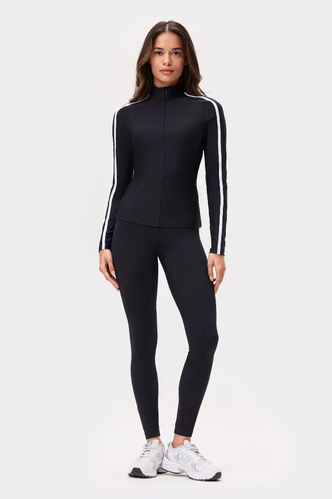 STRONGER-U925_9999-Signature Stripe Half Zip_Black-05.webp
