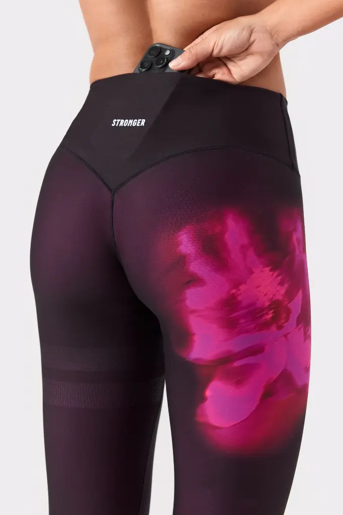 STRONGER-L1026_9023-The Printed One Leggings_Orchid Magenta-06.webp