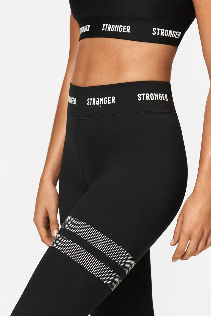 STRONGER-1667_9999-Hero Leggings_Black-04.webp
