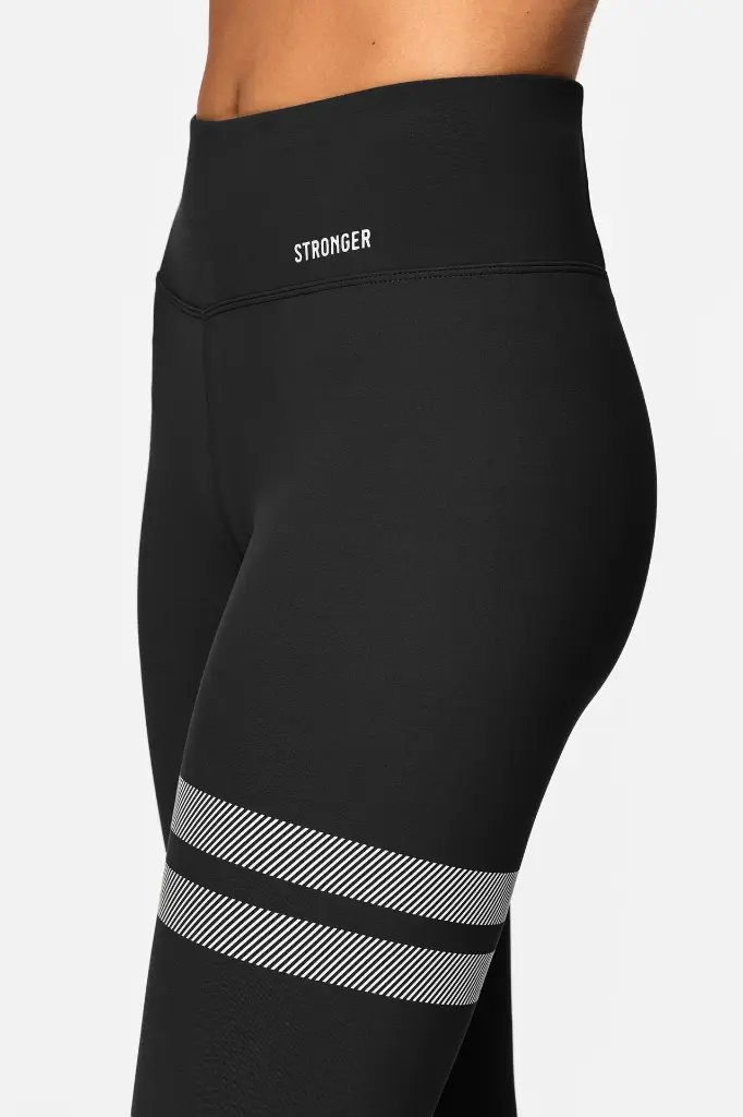 STRONGER-1554_9999-Power Leggings_Black-04.webp