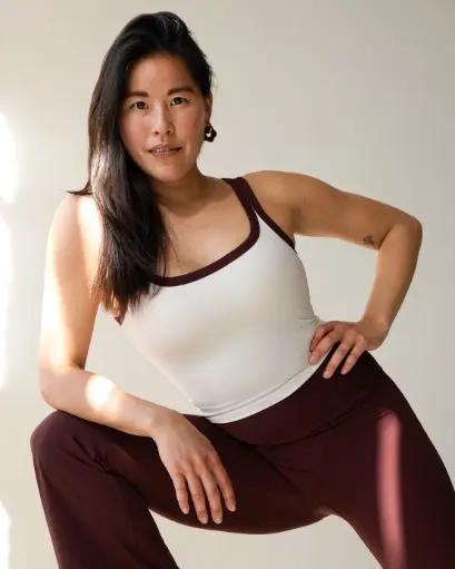 Hale Top – Beige met Bordeauxrode Afwerking